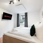 Ludwigscozyescape - Ruhiges Design Mit Balkon, Kostenloser Parkplatz, Neu Saniert, Zentrale & Ruhige Lage, Helle Raeume, Boxspringbetten, Schnelles Wlan, Smart Tvs, Workspace, Modernes Bad, Voll Ausgestattete Kueche, 24h Check-in, Fuer 4 Ga *